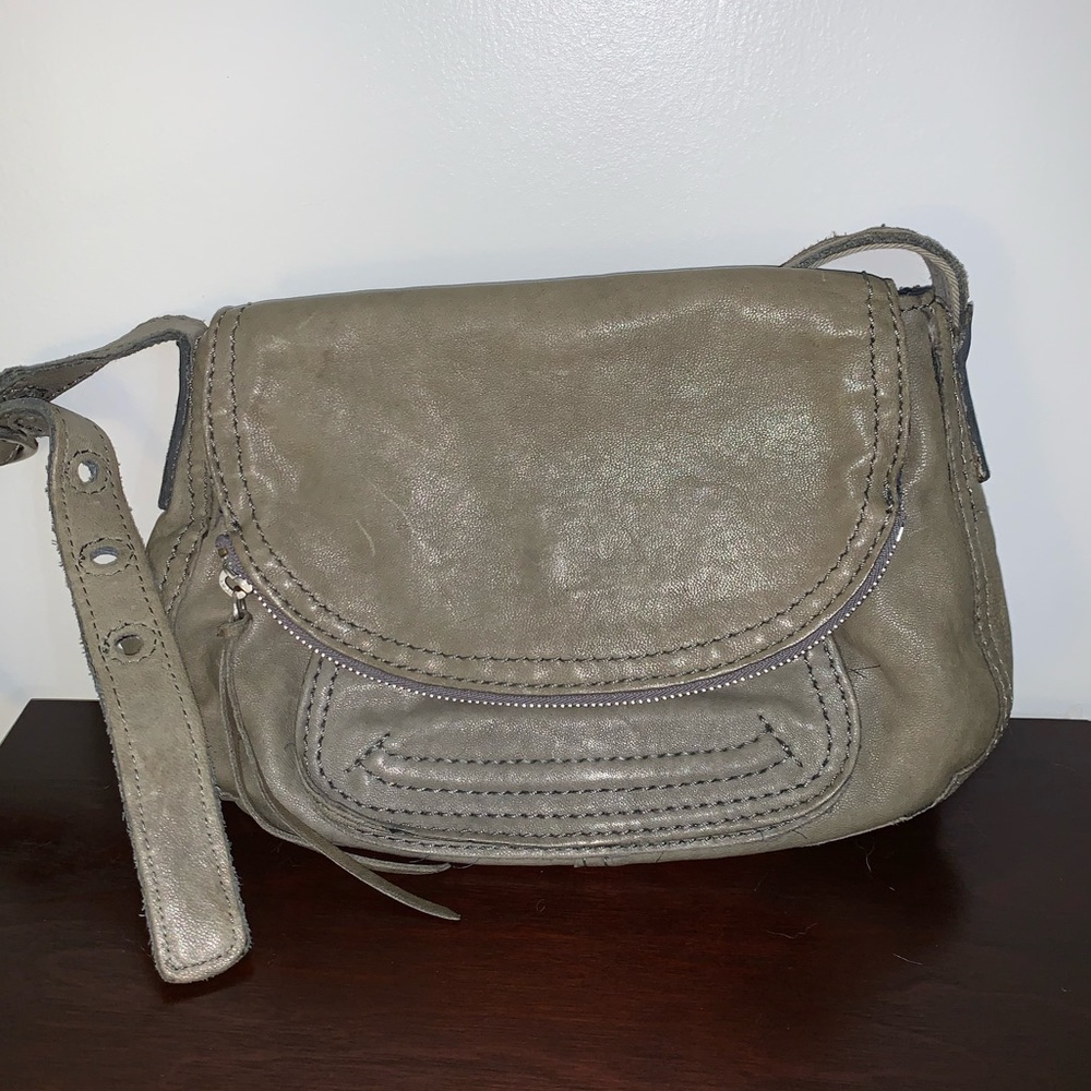 Lucky crossbody